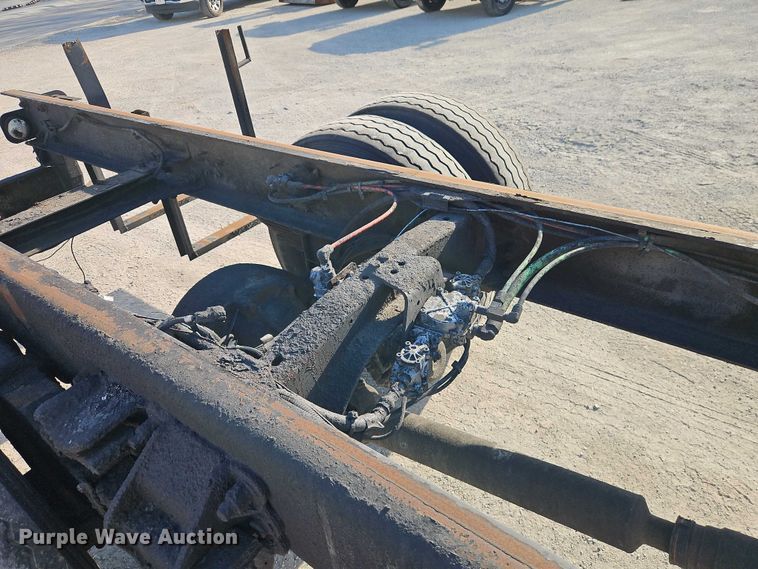 image for item EO7124 2000 Sterling Truck L7500 Series truck cab and chassis