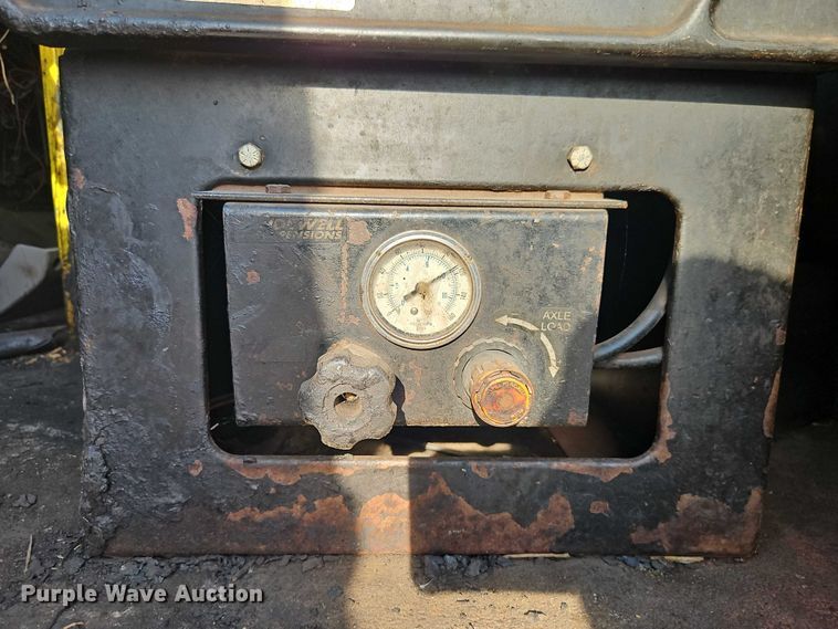 image for item EO7124 2000 Sterling Truck L7500 Series truck cab and chassis