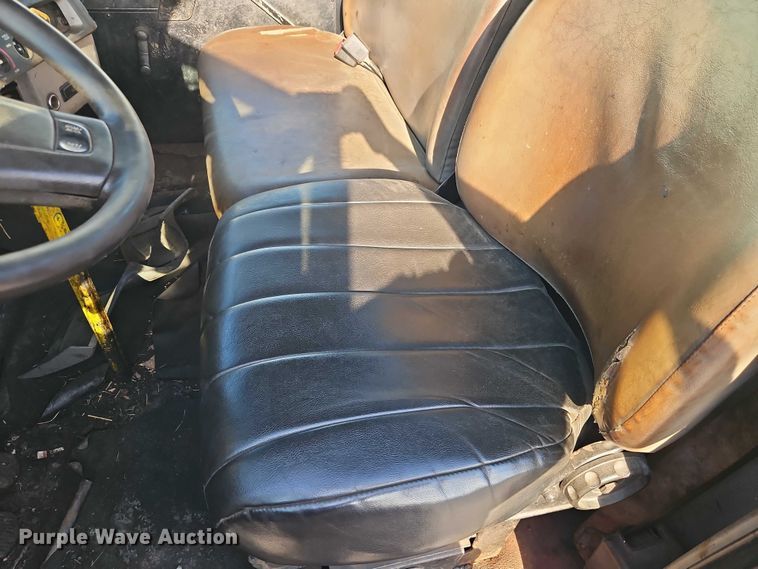 image for item EO7124 2000 Sterling Truck L7500 Series truck cab and chassis