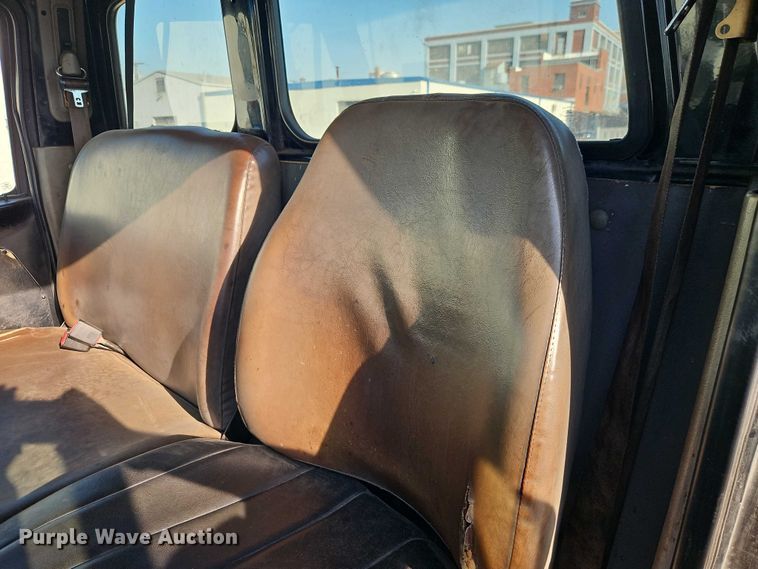 image for item EO7124 2000 Sterling Truck L7500 Series truck cab and chassis