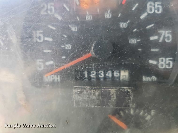 image for item EO7124 2000 Sterling Truck L7500 Series truck cab and chassis