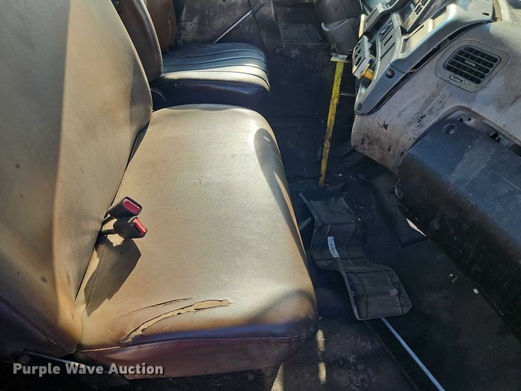 image for item EO7124 2000 Sterling Truck L7500 Series truck cab and chassis