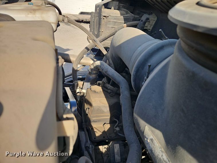 image for item EO7124 2000 Sterling Truck L7500 Series truck cab and chassis