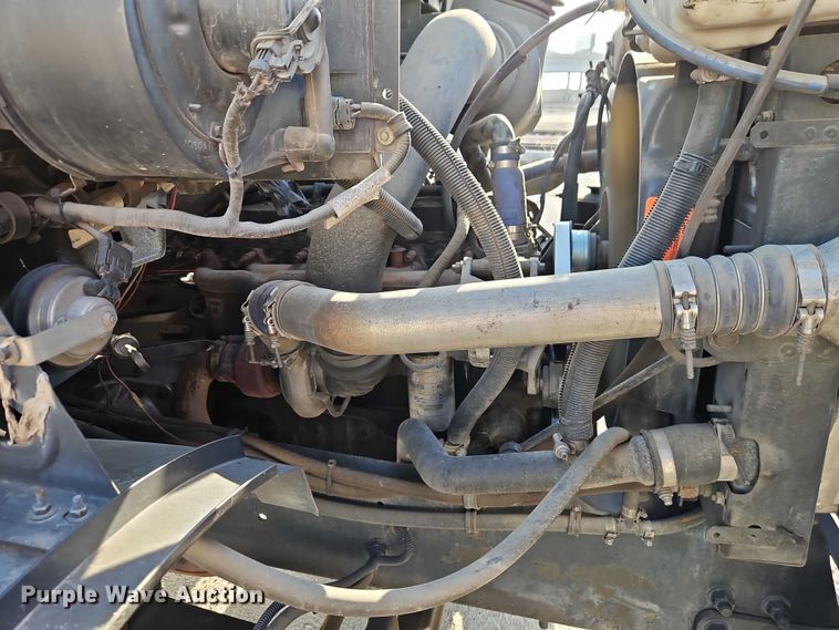 image for item EO7124 2000 Sterling Truck L7500 Series truck cab and chassis