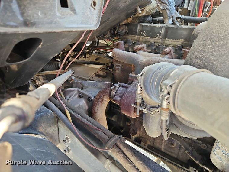 image for item EO7124 2000 Sterling Truck L7500 Series truck cab and chassis