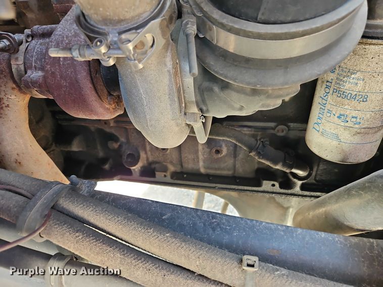 image for item EO7124 2000 Sterling Truck L7500 Series truck cab and chassis