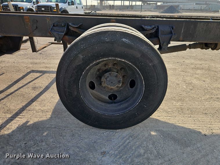 image for item EO7124 2000 Sterling Truck L7500 Series truck cab and chassis