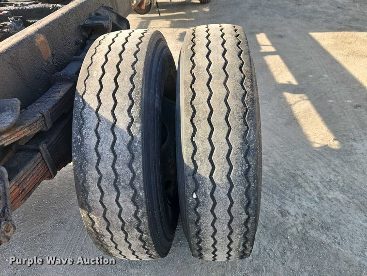 image for item EO7124 2000 Sterling Truck L7500 Series truck cab and chassis