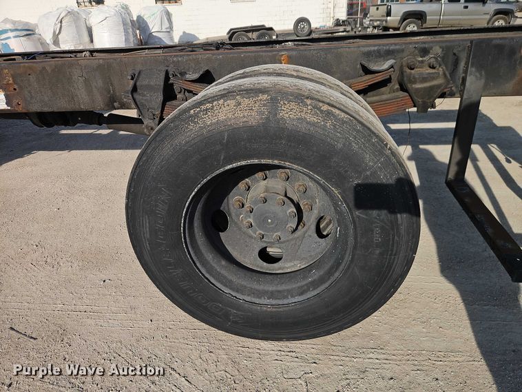 image for item EO7124 2000 Sterling Truck L7500 Series truck cab and chassis