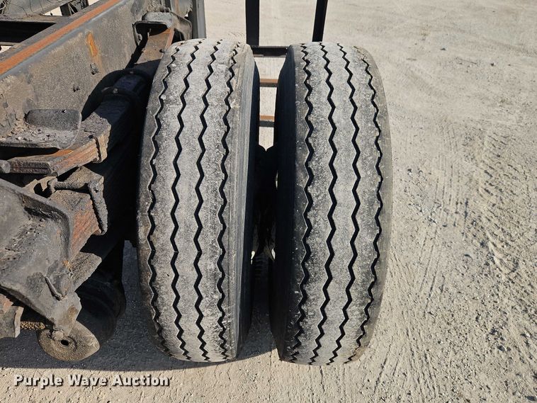 image for item EO7124 2000 Sterling Truck L7500 Series truck cab and chassis