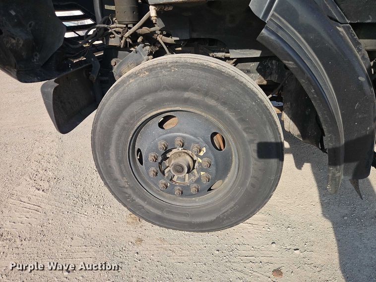 image for item EO7124 2000 Sterling Truck L7500 Series truck cab and chassis