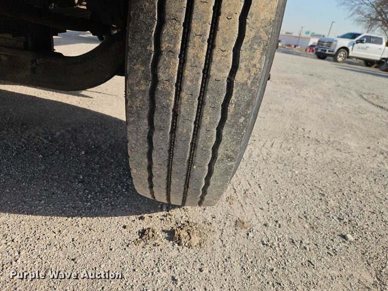 image for item EO7124 2000 Sterling Truck L7500 Series truck cab and chassis