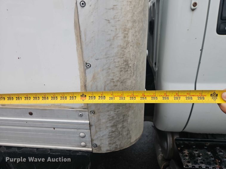 image for item EO7189 2013 Ford F750 box truck