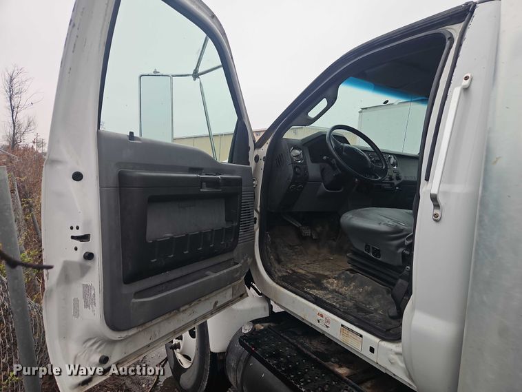 image for item EO7189 2013 Ford F750 box truck