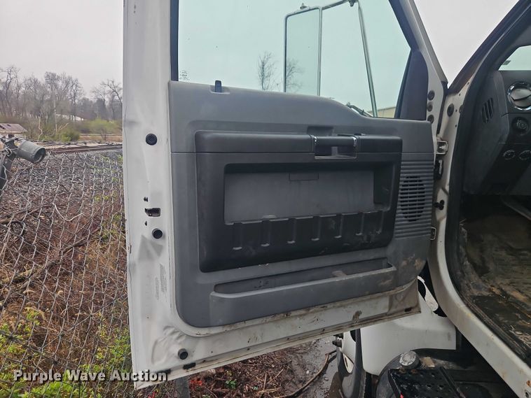 image for item EO7189 2013 Ford F750 box truck