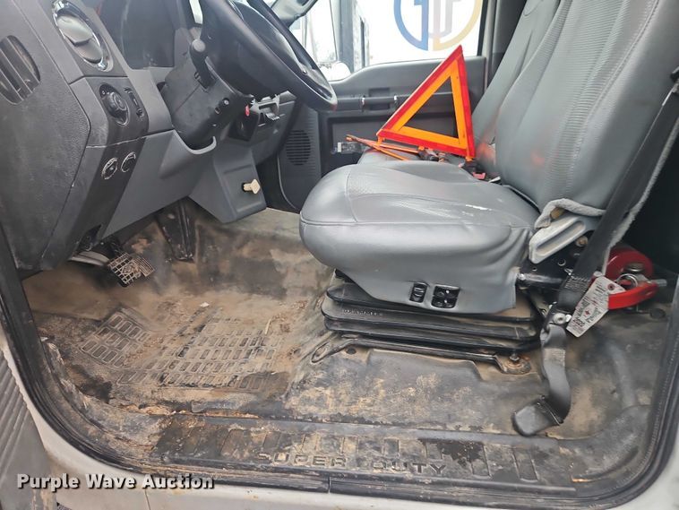 image for item EO7189 2013 Ford F750 box truck