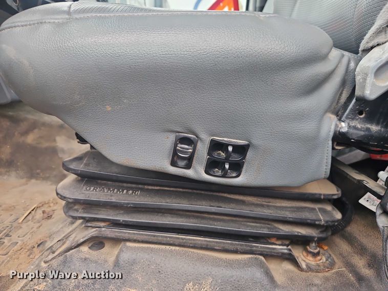 image for item EO7189 2013 Ford F750 box truck