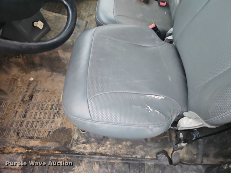 image for item EO7189 2013 Ford F750 box truck