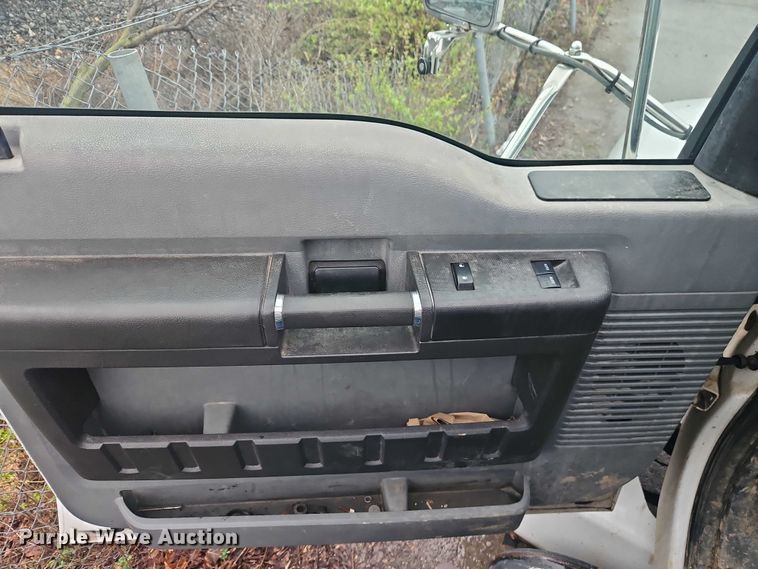 image for item EO7189 2013 Ford F750 box truck