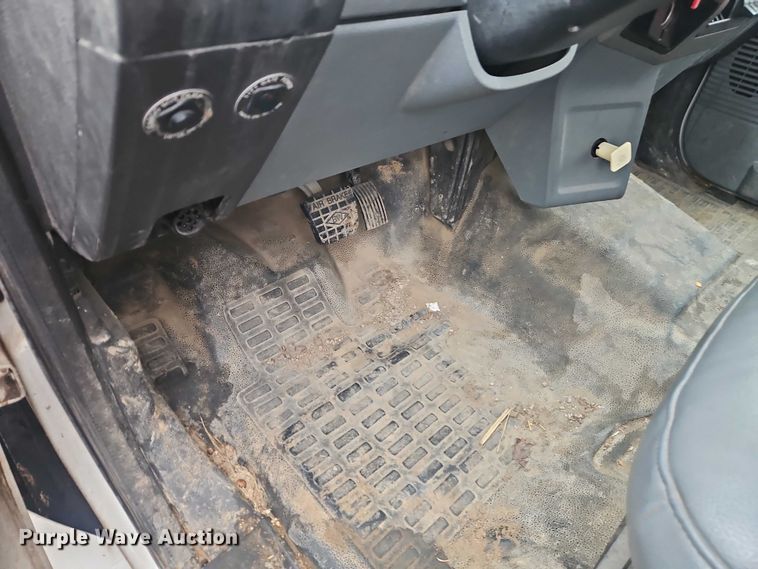 image for item EO7189 2013 Ford F750 box truck