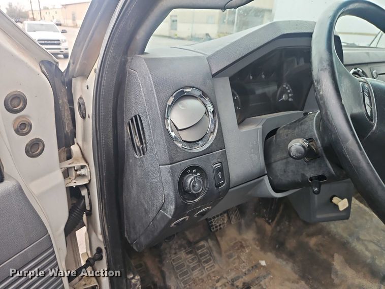 image for item EO7189 2013 Ford F750 box truck