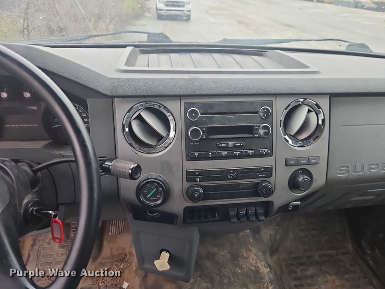 image for item EO7189 2013 Ford F750 box truck