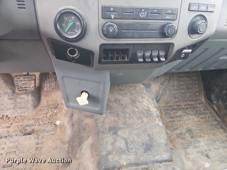 image for item EO7189 2013 Ford F750 box truck