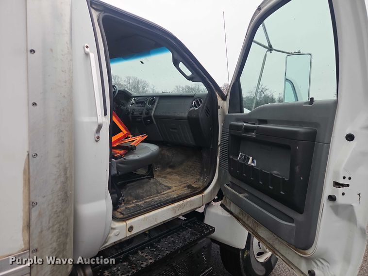 image for item EO7189 2013 Ford F750 box truck