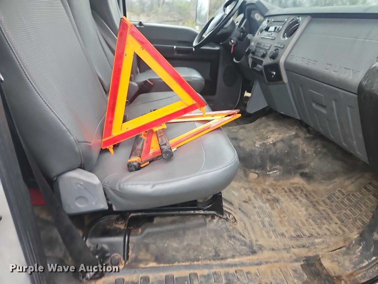 image for item EO7189 2013 Ford F750 box truck