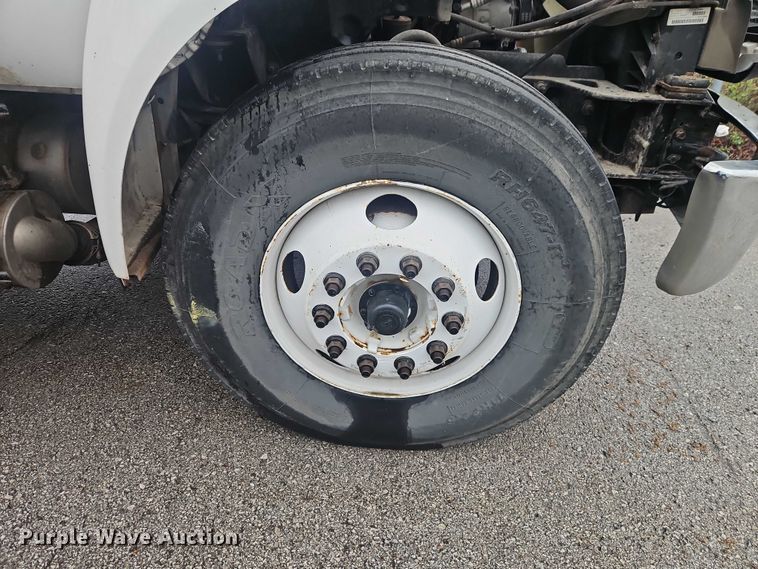 image for item EO7189 2013 Ford F750 box truck