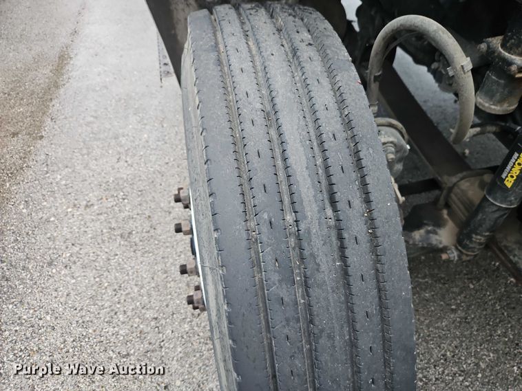 image for item EO7189 2013 Ford F750 box truck