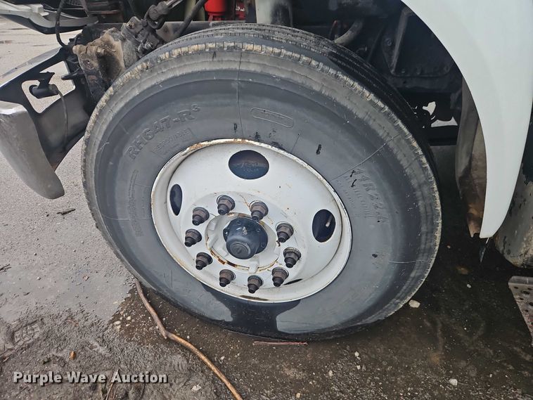 image for item EO7189 2013 Ford F750 box truck