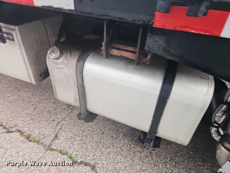 image for item EO7190 2016 Freightliner Business Class M2 flatbed truck