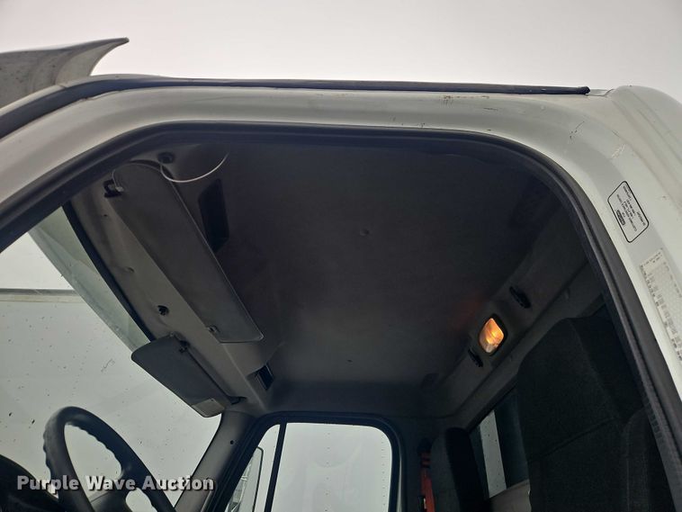 image for item EO7190 2016 Freightliner Business Class M2 flatbed truck