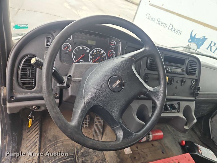 image for item EO7190 2016 Freightliner Business Class M2 flatbed truck