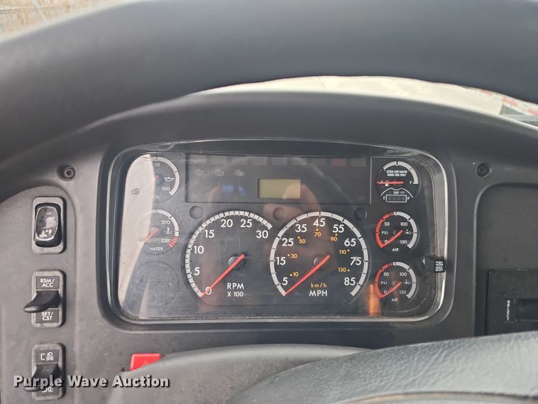 image for item EO7190 2016 Freightliner Business Class M2 flatbed truck