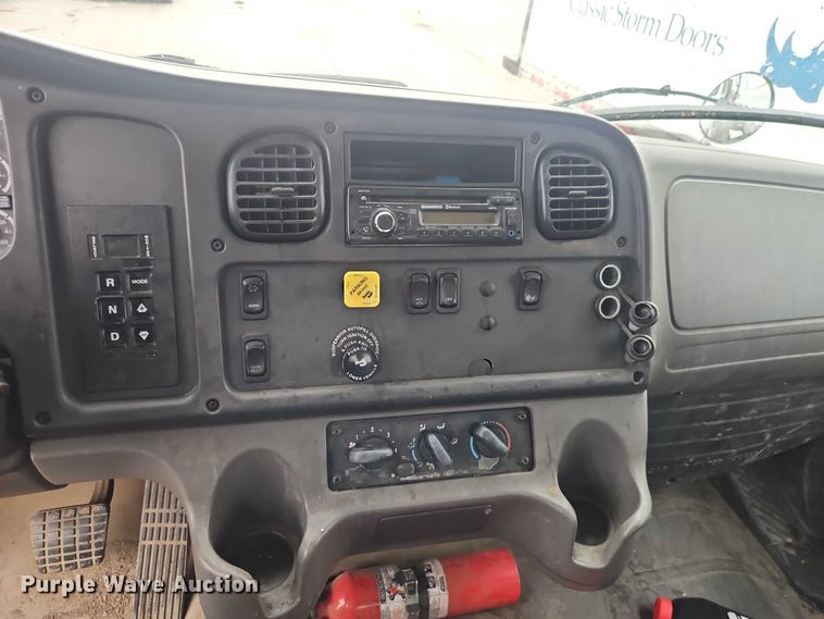 image for item EO7190 2016 Freightliner Business Class M2 flatbed truck