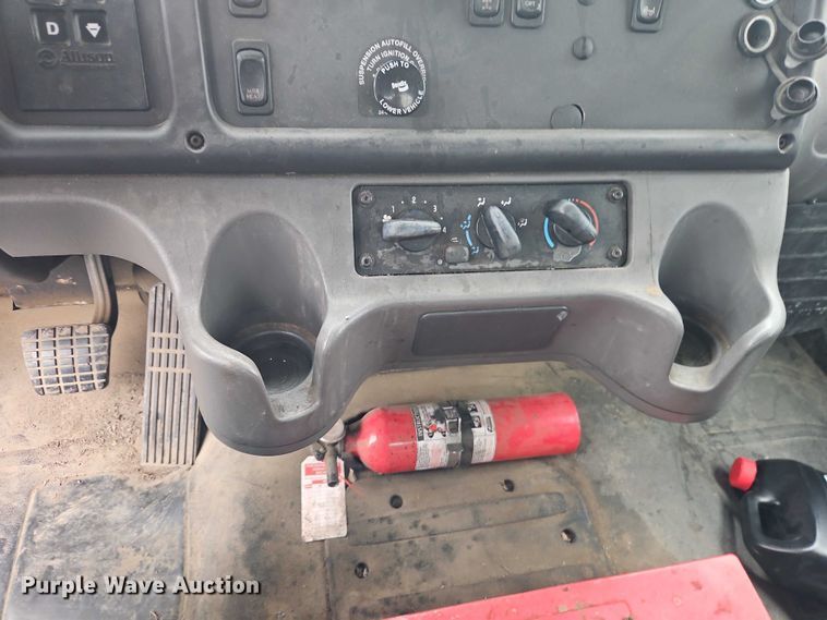 image for item EO7190 2016 Freightliner Business Class M2 flatbed truck