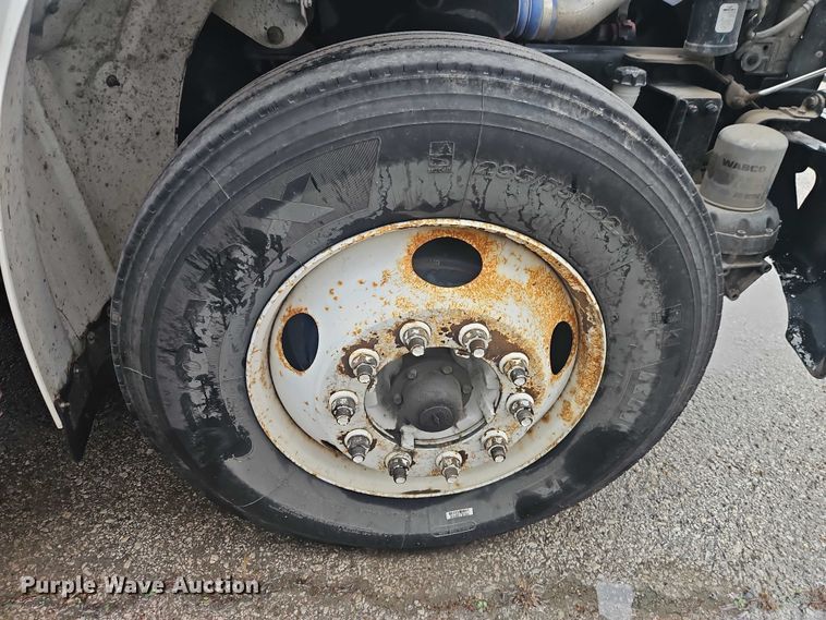 image for item EO7190 2016 Freightliner Business Class M2 flatbed truck