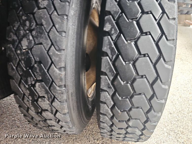 image for item EO7190 2016 Freightliner Business Class M2 flatbed truck