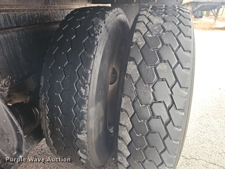 image for item EO7190 2016 Freightliner Business Class M2 flatbed truck