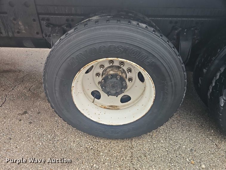 image for item EO7190 2016 Freightliner Business Class M2 flatbed truck