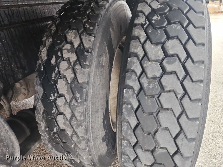 image for item EO7190 2016 Freightliner Business Class M2 flatbed truck