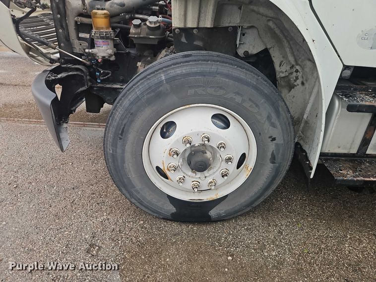 image for item EO7190 2016 Freightliner Business Class M2 flatbed truck