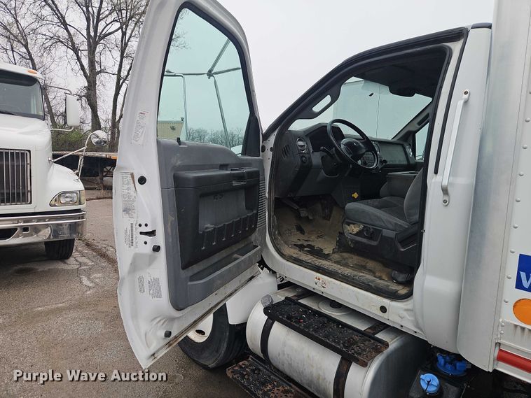 image for item EO7192 2015 Ford F750 Super Duty box truck