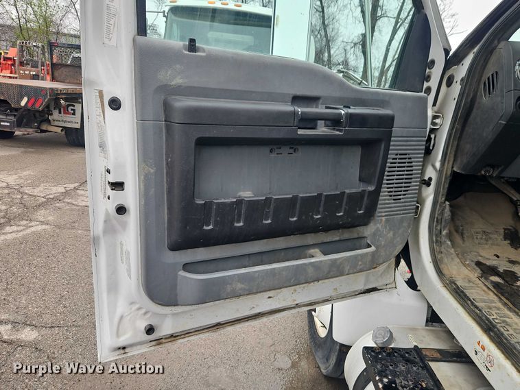 image for item EO7192 2015 Ford F750 Super Duty box truck