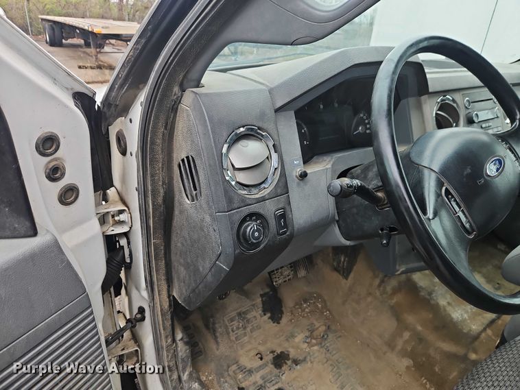 image for item EO7192 2015 Ford F750 Super Duty box truck