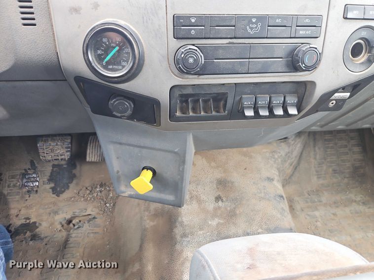 image for item EO7192 2015 Ford F750 Super Duty box truck