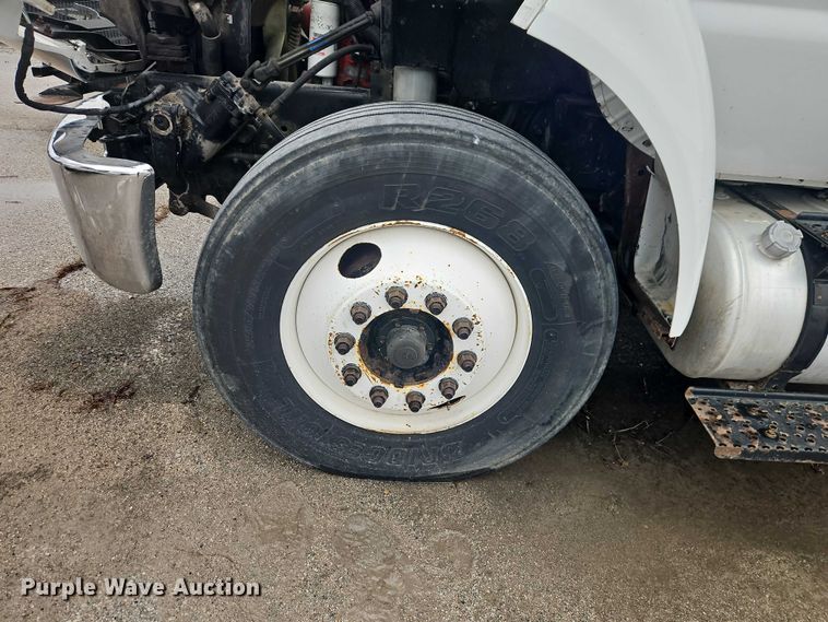 image for item EO7192 2015 Ford F750 Super Duty box truck