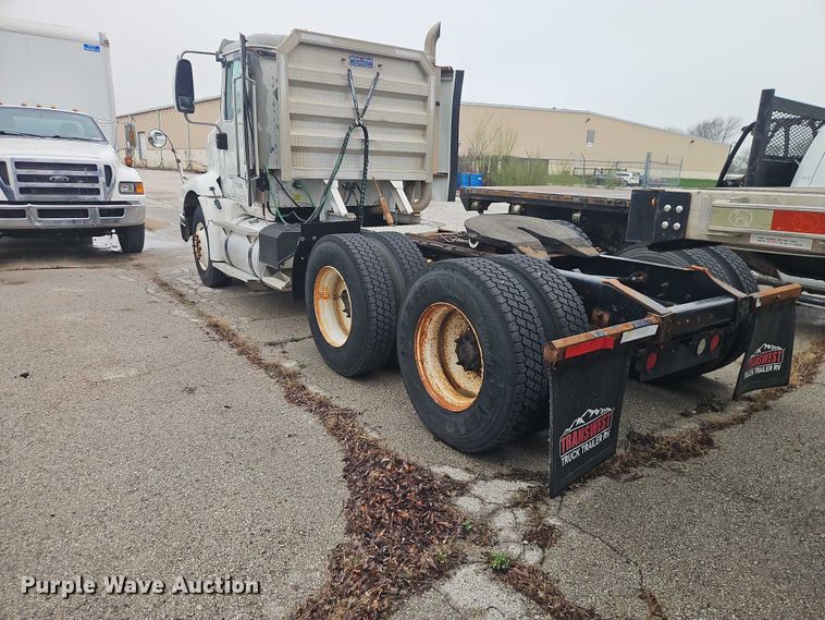 image for item EO7193 2003 International 9200i semi truck